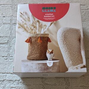 Mondo Llama Crochet Basket Kit - Brown with Orange Tassels